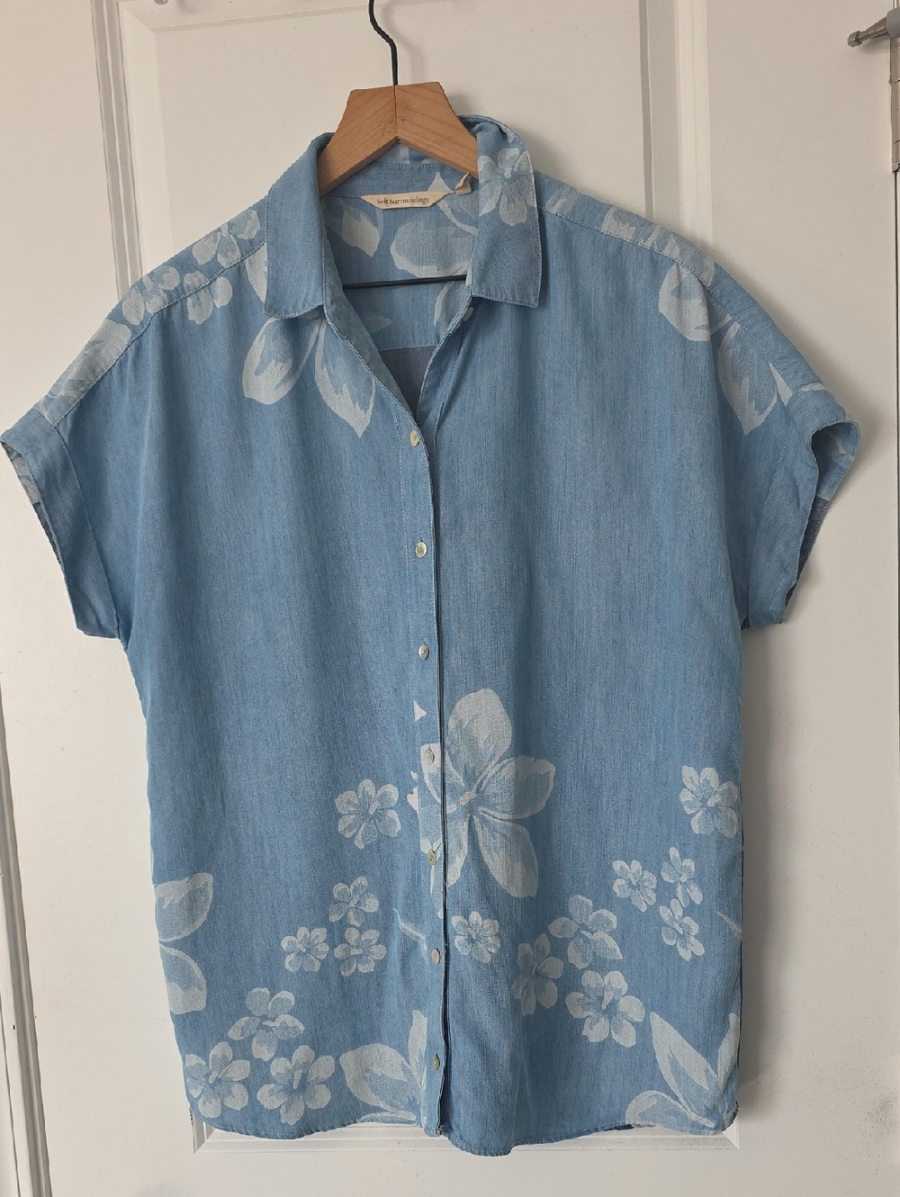 Soft Surroundings Tencel Chambray Floral Button Front Shirt Size M Relaxed Fit